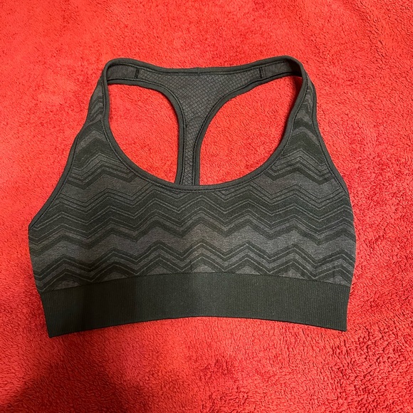 Classic Lulu sports bra with Chevron - Picture 1 of 2